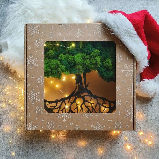 dekoracje świąteczne Obraz, drzewo  z mchu chrobotka, w świątecznym pudełku, 30cm.