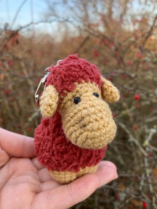 breloki Bordowa owieczka - brelok, zawieszka do plecaka