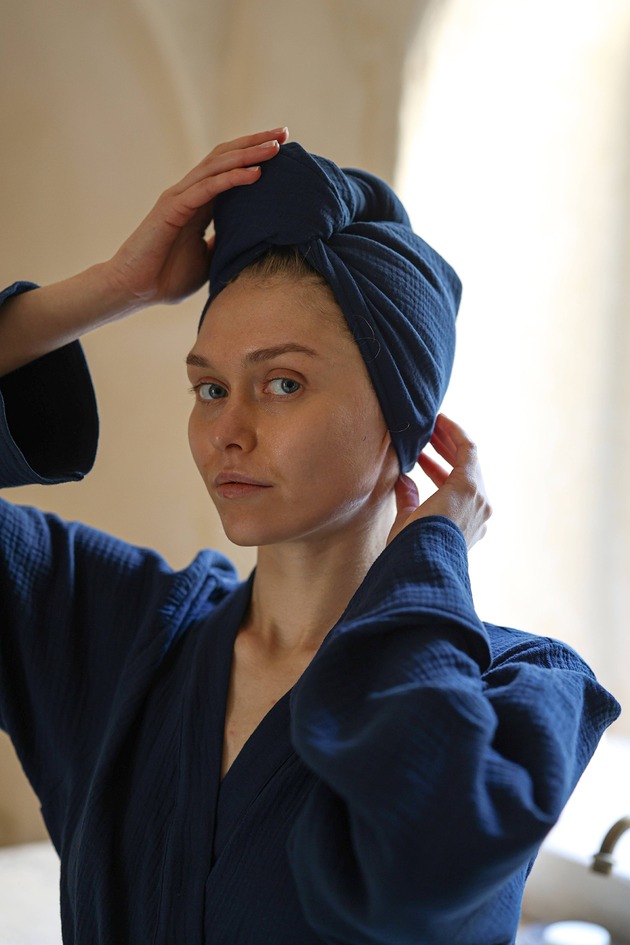 dodatki - łazienka - różne Muślinowy turban na włosy granatowy