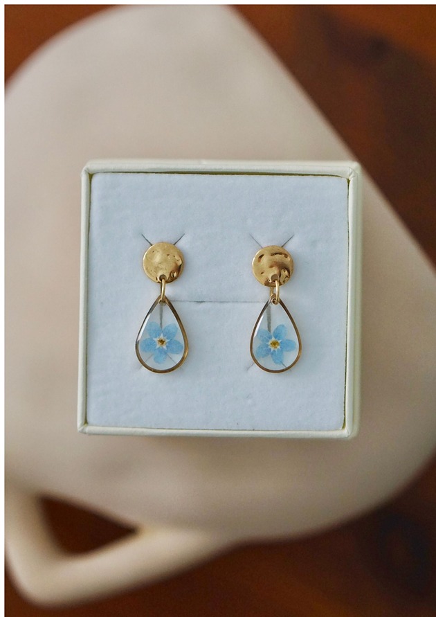 kolczyki z żywicy Kolczyki wiszące z niezapominajkami