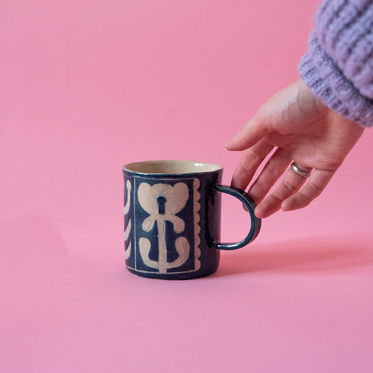 kubki Duży Granatowy Kubek Ceramiczny w Stylu Vintage - Sgraffito, Ceramika
