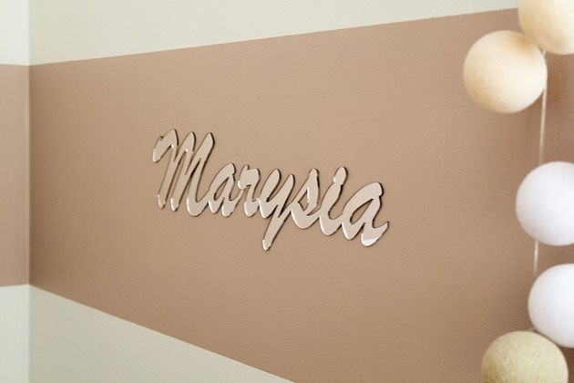 Lustrzany napis, imię dziecka metallove