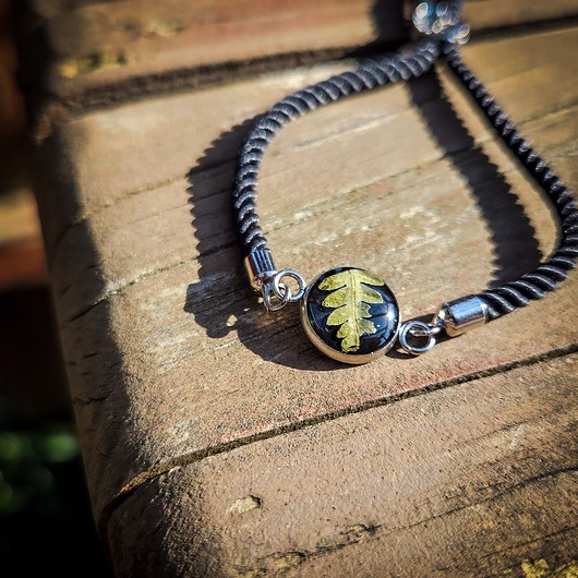 bransoletki z żywicy Bransoletka na sznurku z paprocią