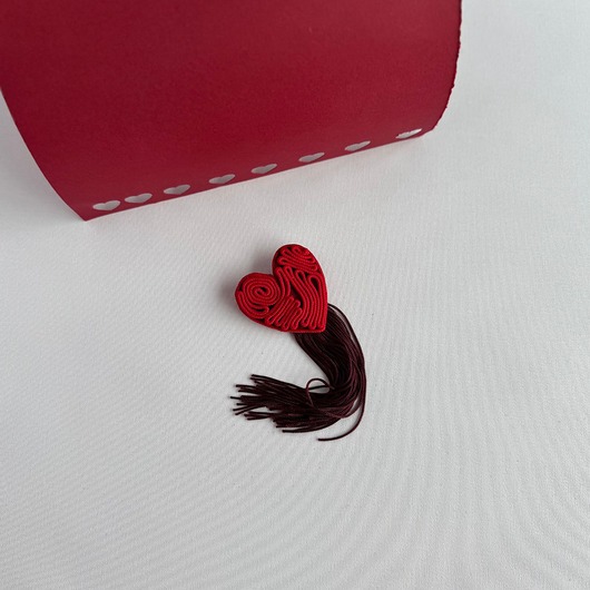 broszki Broszka serce czerwone z chwostem