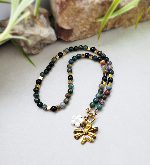 chokery Nszyjnik z zapięciem Toggle z kwiatem