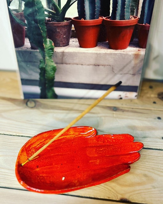 Podstawki pod kadzidełka Ręka podstawka na palo santo