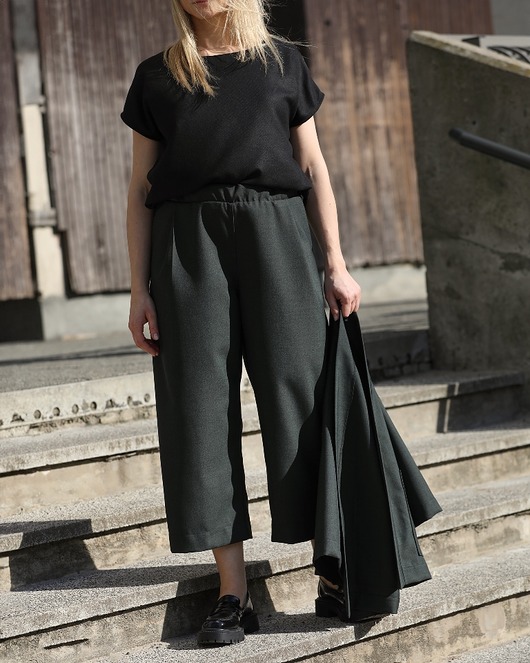 spodnie materiałowe damskie Torma - Wełniane ciemno zielone kuloty