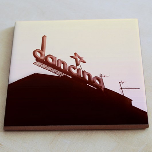 podstawka ceramiczna - Neon dancing Ledon
