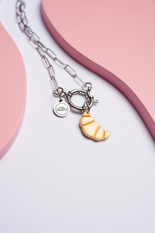 naszyjniki - inne Efektowny naszyjnik z zawieszką