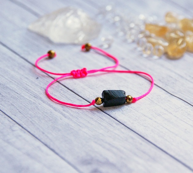 bransoletki z kamieni naturalnych OCHRONNA bransoletka - czarny turmalin  - hot pink