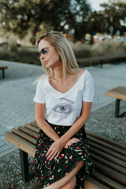 T-shirt damski, dekolt V - oko Organic Shapes 