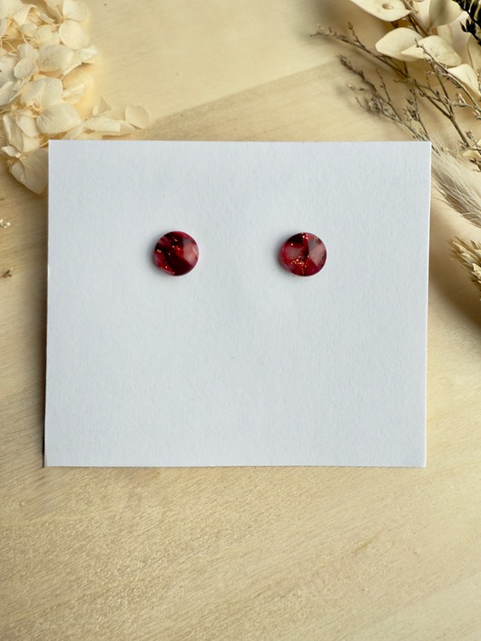 kolczyki z masy plastycznej Kolczyki Kulki marmurkowe - rubinowe