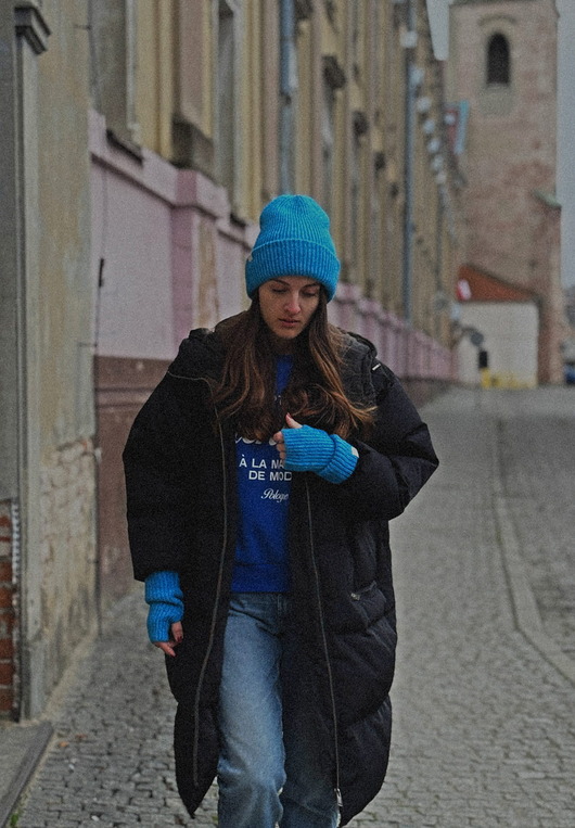 czapki damskie Zestaw zimowy niebieski - czapka i mitenki