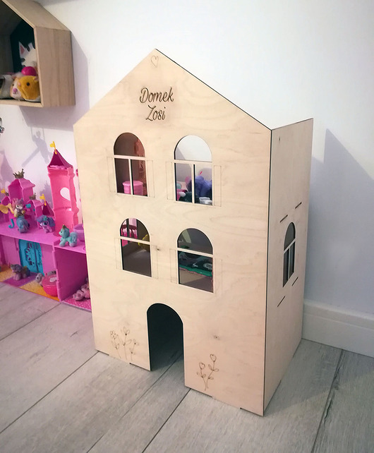 Personalizowany domek dla lalek imię JJ Studio