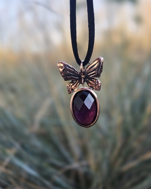 wisiory Naszyjnik z ametystem i motylem