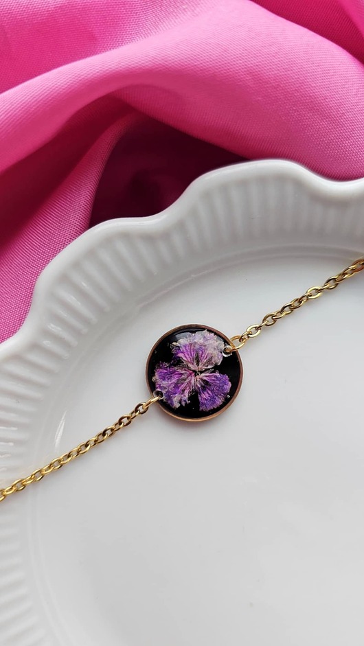 bransoletki z żywicy Bransoletka z fioletową gipsówką