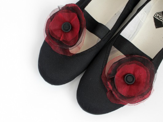 Czerwone wino (buty + broszki) Czarna Biedronka