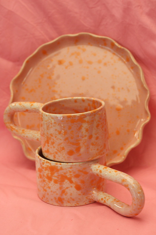 kubki i filiżanki Różowy kubek ceramiczny w ciapki. Ceramika ręcznie robiona