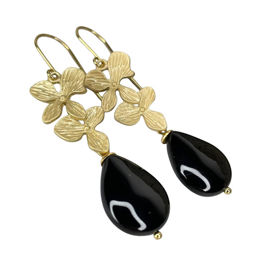 kolczyki pozłacane Kwiatowe kolczyki pozłacane z kroplą onyksu