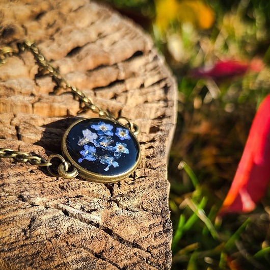 bransoletki z żywicy Dwustronna bransoletka z niezapominajkami