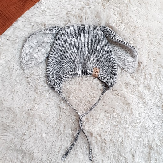 czapki dziecięce Ręcznie dziergana BUNNY BONNET jasny szary
