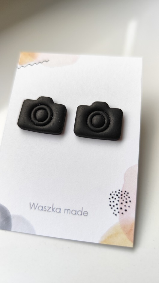 kolczyki z masy plastycznej Kolczyki aparat fotograficzny czarne