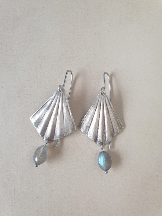 kolczyki z kamieniami Kolczyki ORIGAMI z labradorytem, mosiądz posrebrzany