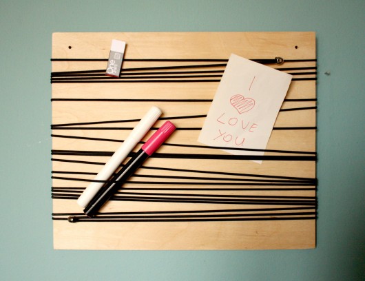 String Out! / black board OneOnes Creative Studio