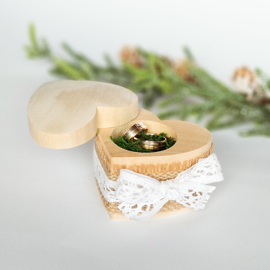 Drewniane pudełeczko na obrączki Papiernik