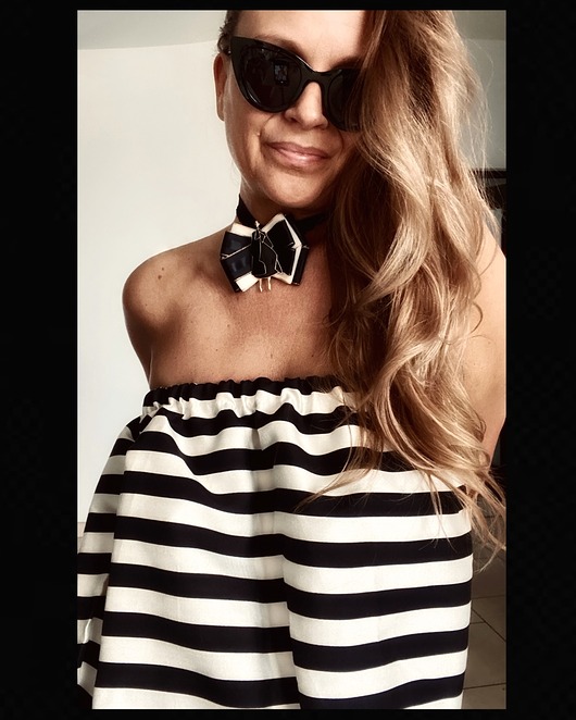 broszki Brosza WOMAN w stylu Pop Art z artystyczną Kobietą