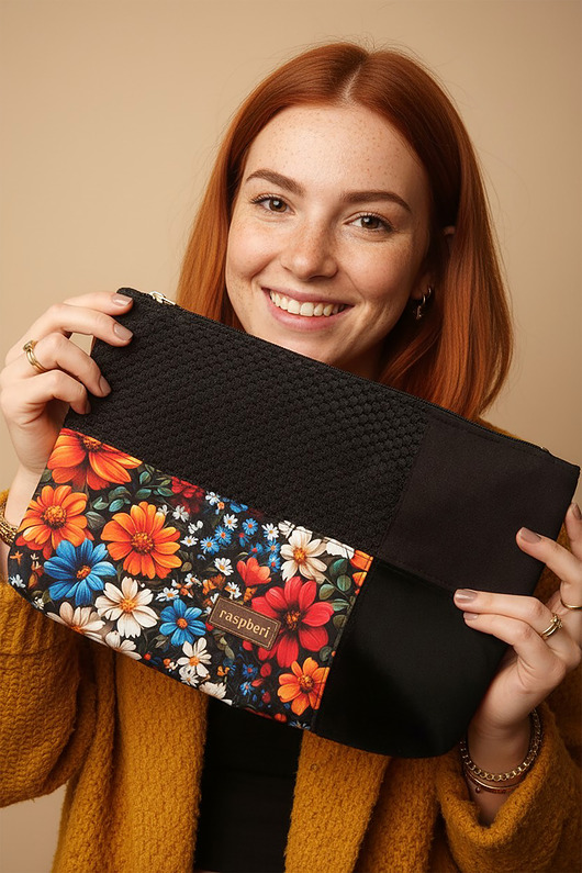 kosmetyczki Czarno-kwiatowa kosmetyczka podróżna patchwork