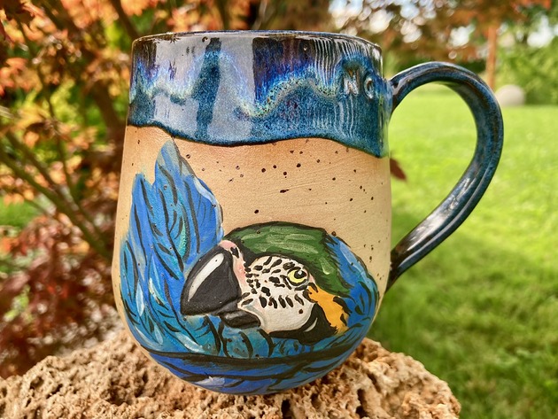 Kubek ręcznie malowany "Ara" NG Autorska bizuteria ceramiczna