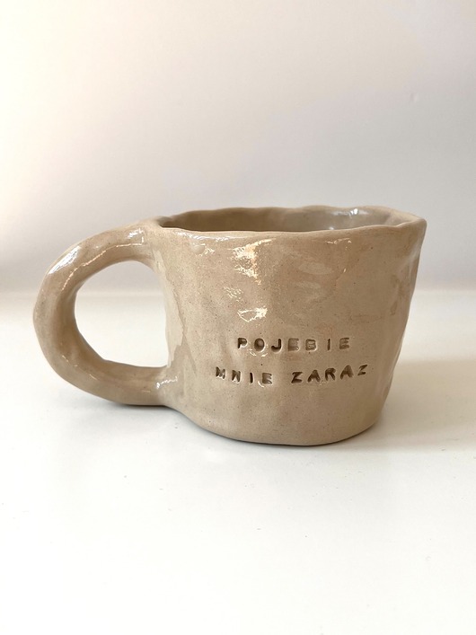 kubki Kubek z brzydkim napisem POJEBIE MNIE ZARAZ 300 ml