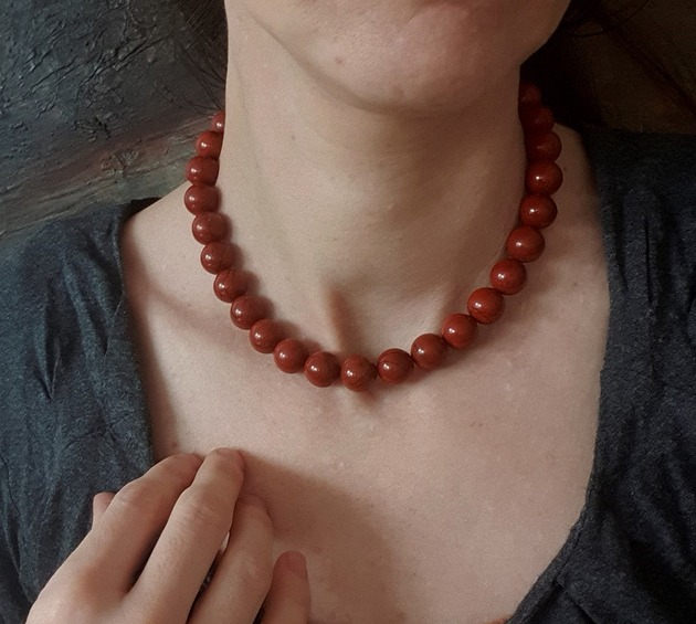 chokery Naszyjnik choker ROOTS jaspis czerwony kulki 12 mm