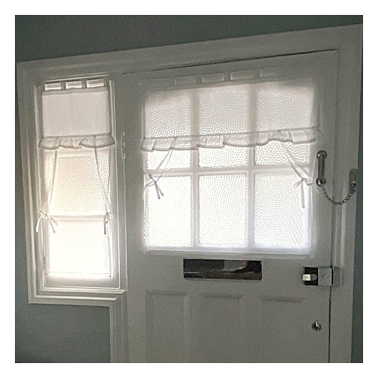 tekstylia - różne Biała roleta transparentna shabby chic FALBANKA