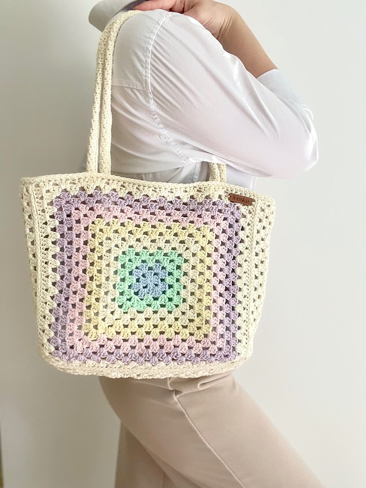 torby na ramię Torba szydełkowa pastelowa Granny Square, ręcznie robiona, podszyta welurem