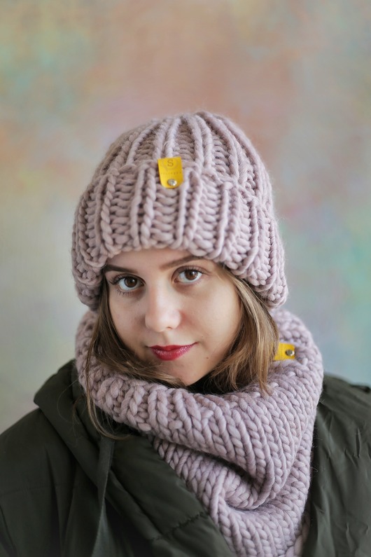 czapki damskie WOOLY Komplet wełniana czapka i komin pudrowy róż