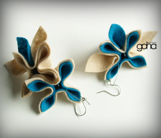 beżowo turkusowe -Biżuteria Autorska FlowerFelt Design