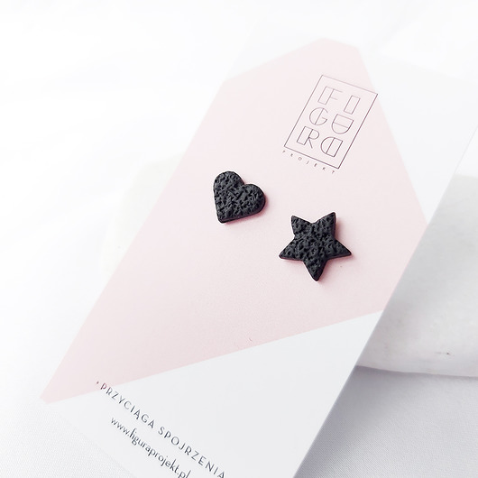 kolczyki z masy plastycznej Asymetryczne czarne kolczyki wkrętki gwiazdka i serce