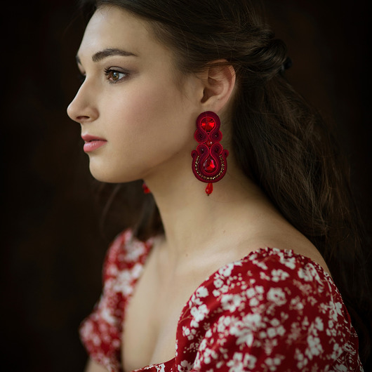kolczyki soutache Bordowe kolczyki soutache z kryształkami