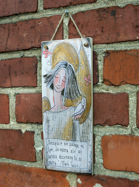 Ozdoby na ścianę Deseczka z sentencją "Szczęście nie polega na tym, ile mamy..."