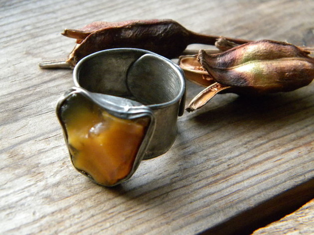 Roman Ancient Ring ;) surowy bursztyn Beata Trotter