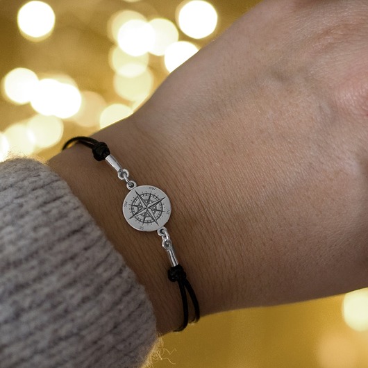 bransoletki na sznurku Bransoletka z różą wiatrów - srebrna