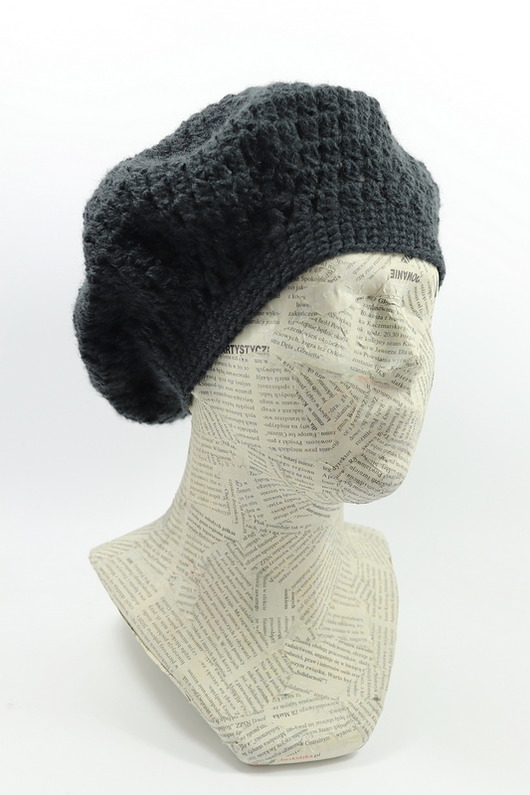 czapki damskie Grafitowy beret szydełkowy w retro stylu