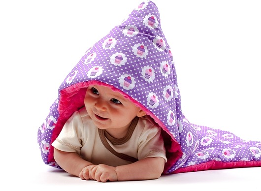 Kocyk z wypełnieniem z kapturem RÓŻNE KOLORY Mi Bebe