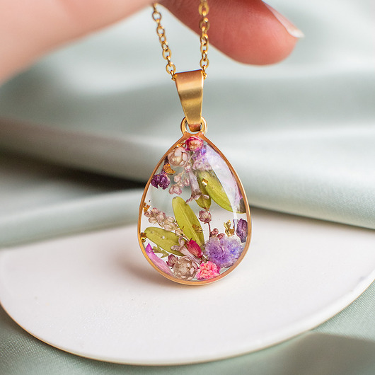 wisiory Wisiorek z kompozycją kwiatową