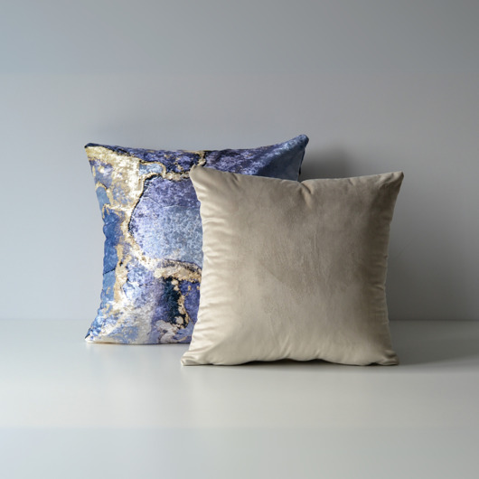 poduszki z grafiką Komplet poduszek ozdobnych w stonowanych kolorach