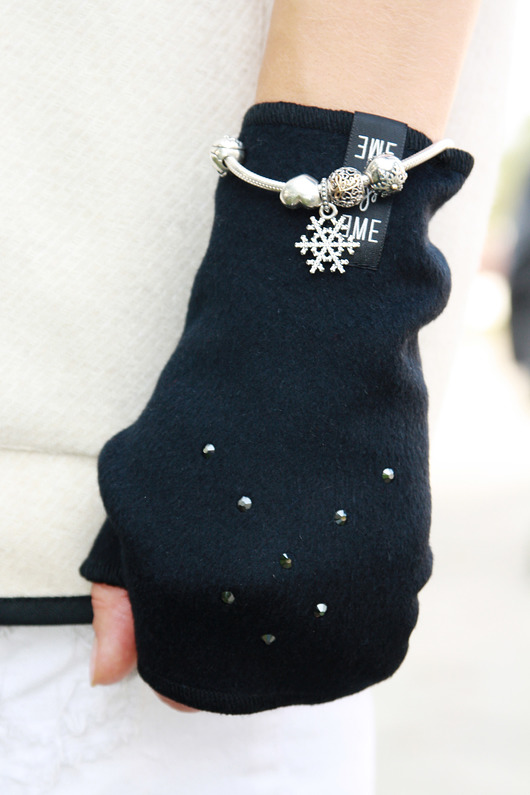 crystal gloves / blue night cashmere EWE EME