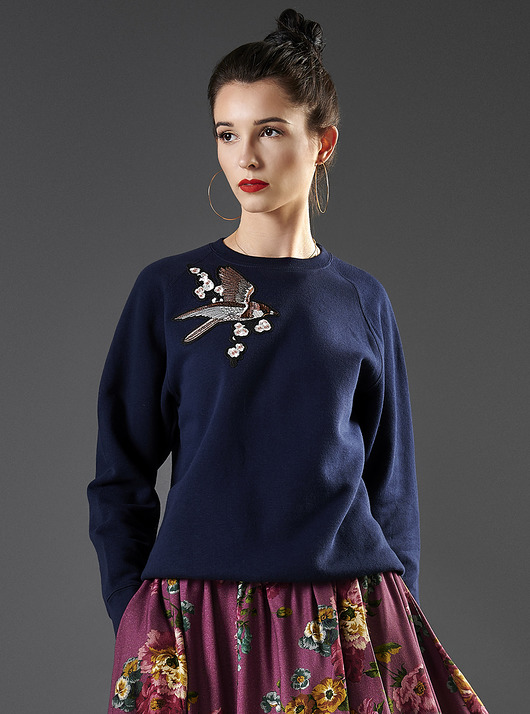 bluza bez kaptura damska Granatowa bluza z haftem