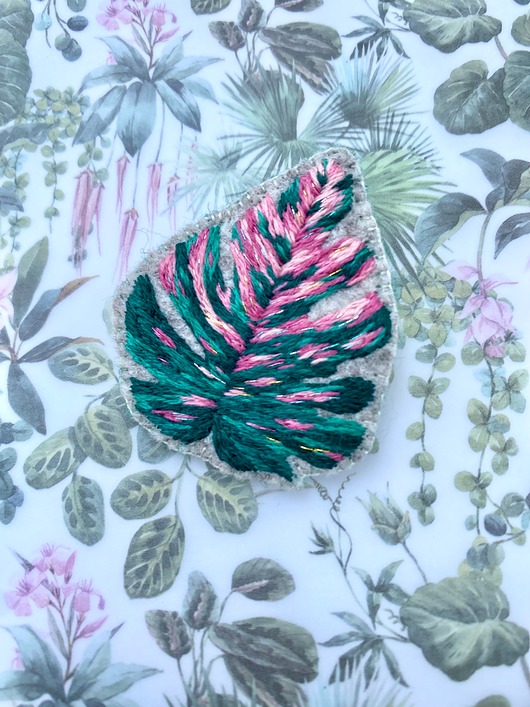 broszki Haftowana broszka, przypinka, broszka, monstera, liść